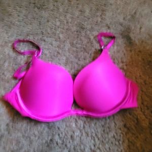 Victoria secret bra in a 34A.